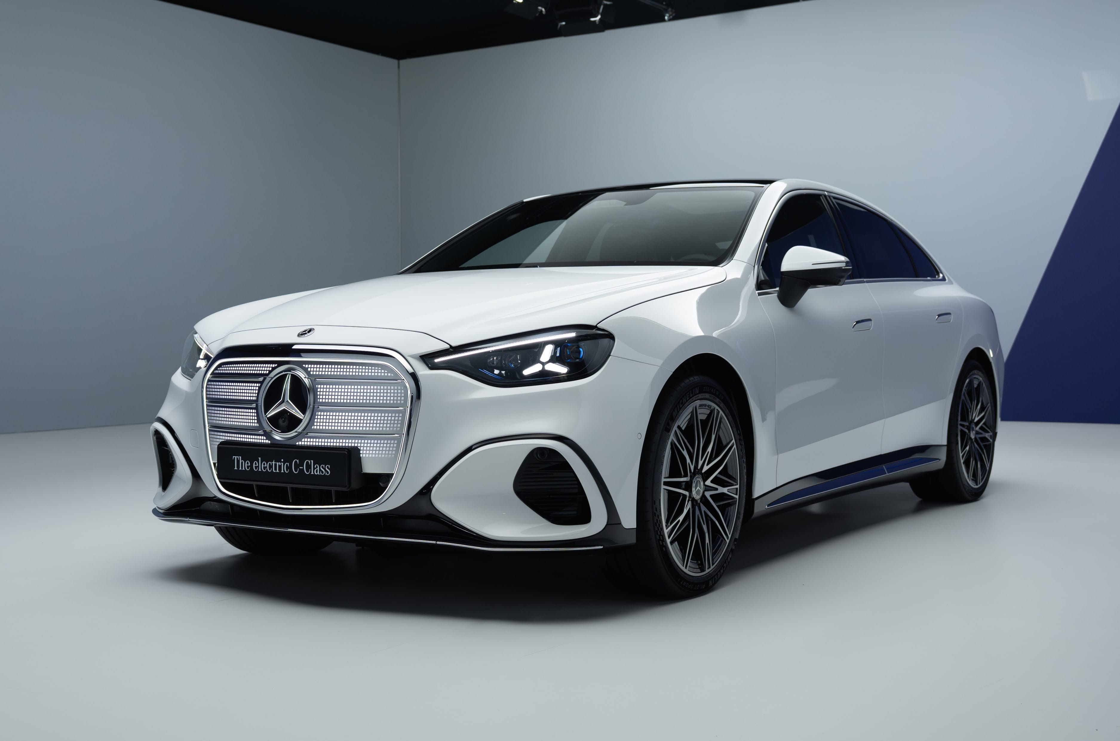 Mercedes-Benz unveils electric C-Class with up to 762km range