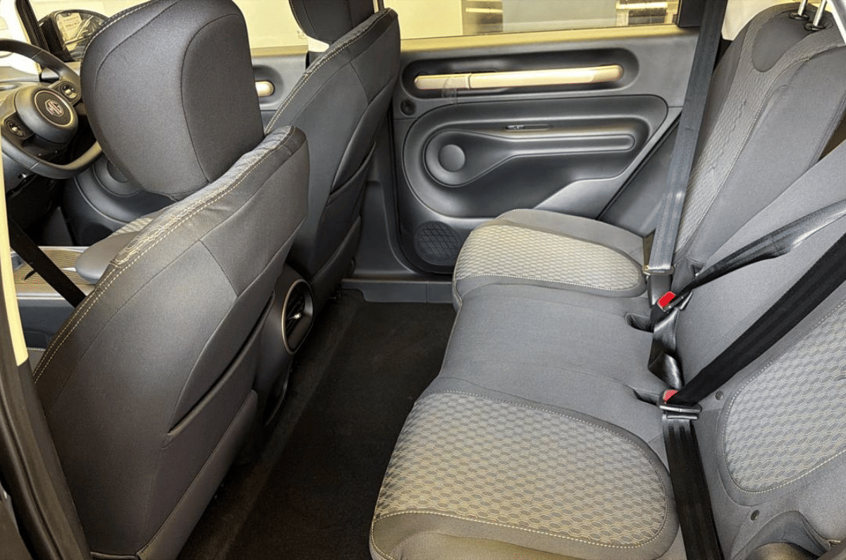 MG Commute interior