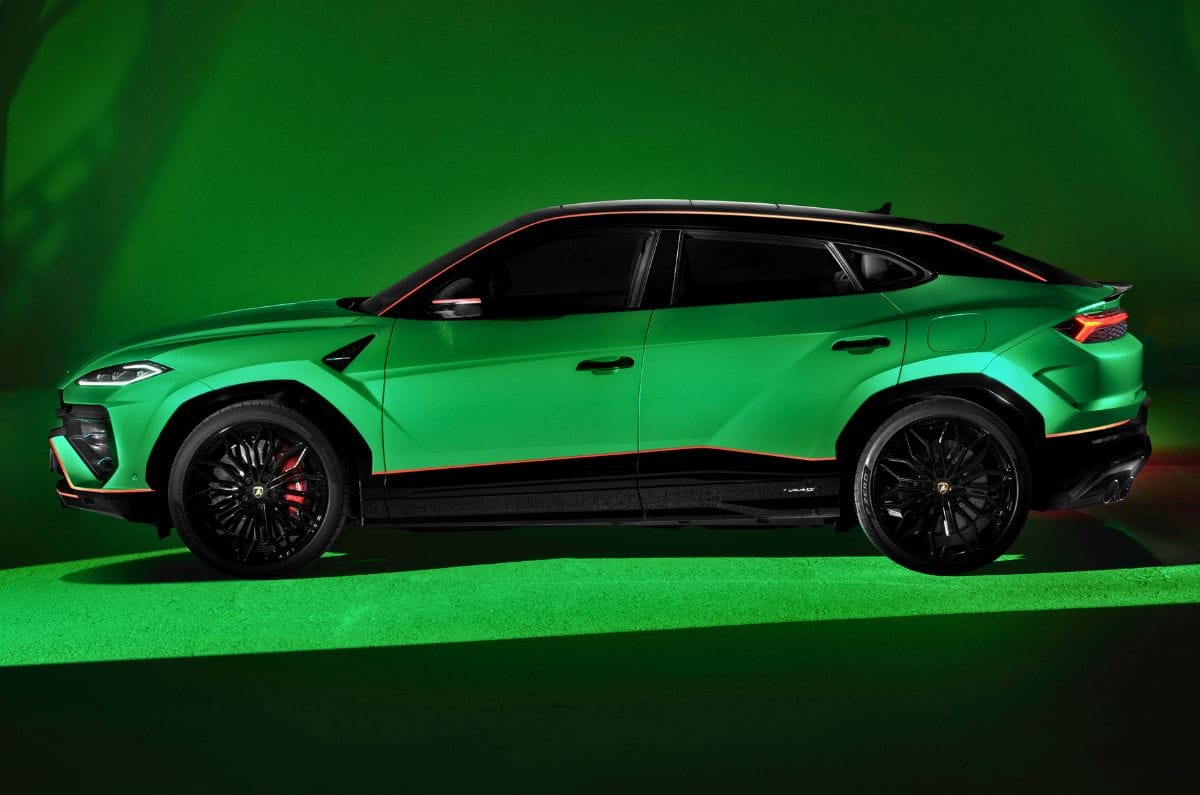 Lamborghini reveals limited-run Urus SE Tettonero Capsule