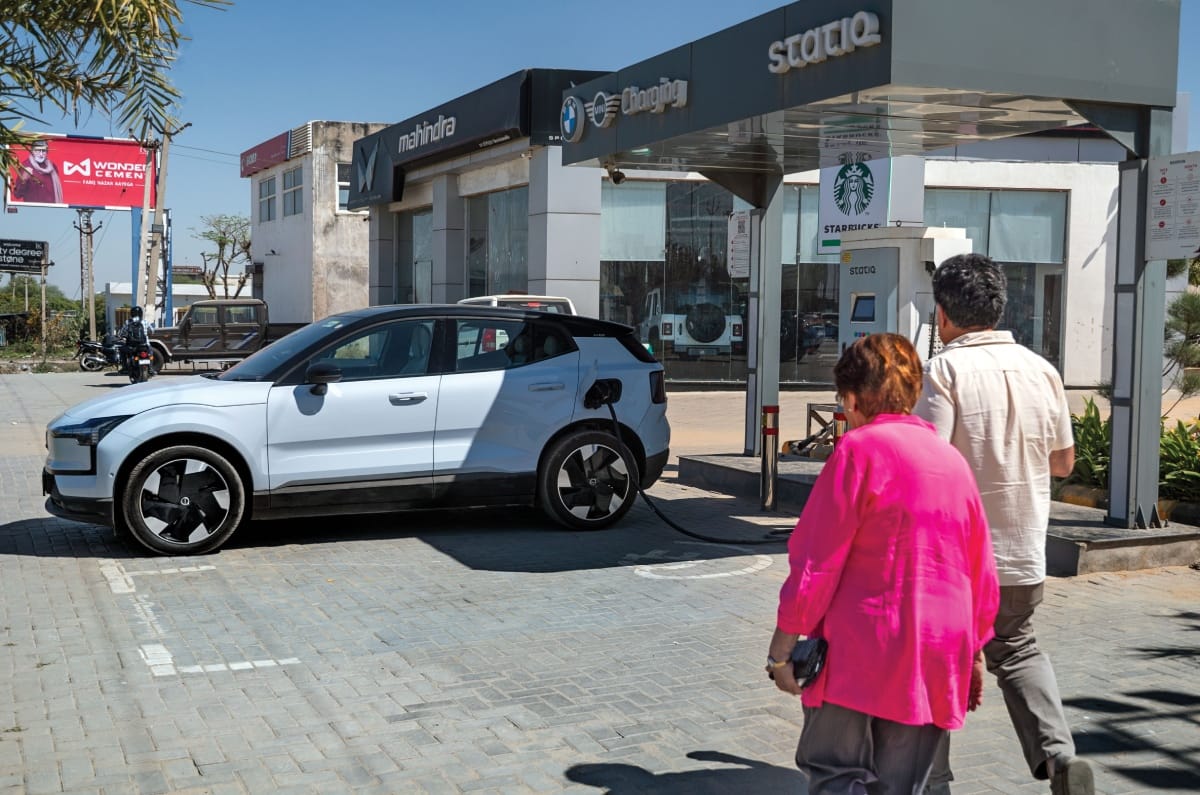 Volvo EX30 Delhi-Mumbai charging