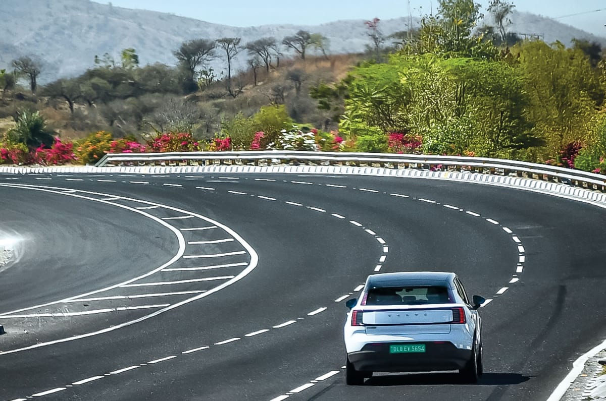 Volvo EX30 Delhi-Mumbai highway