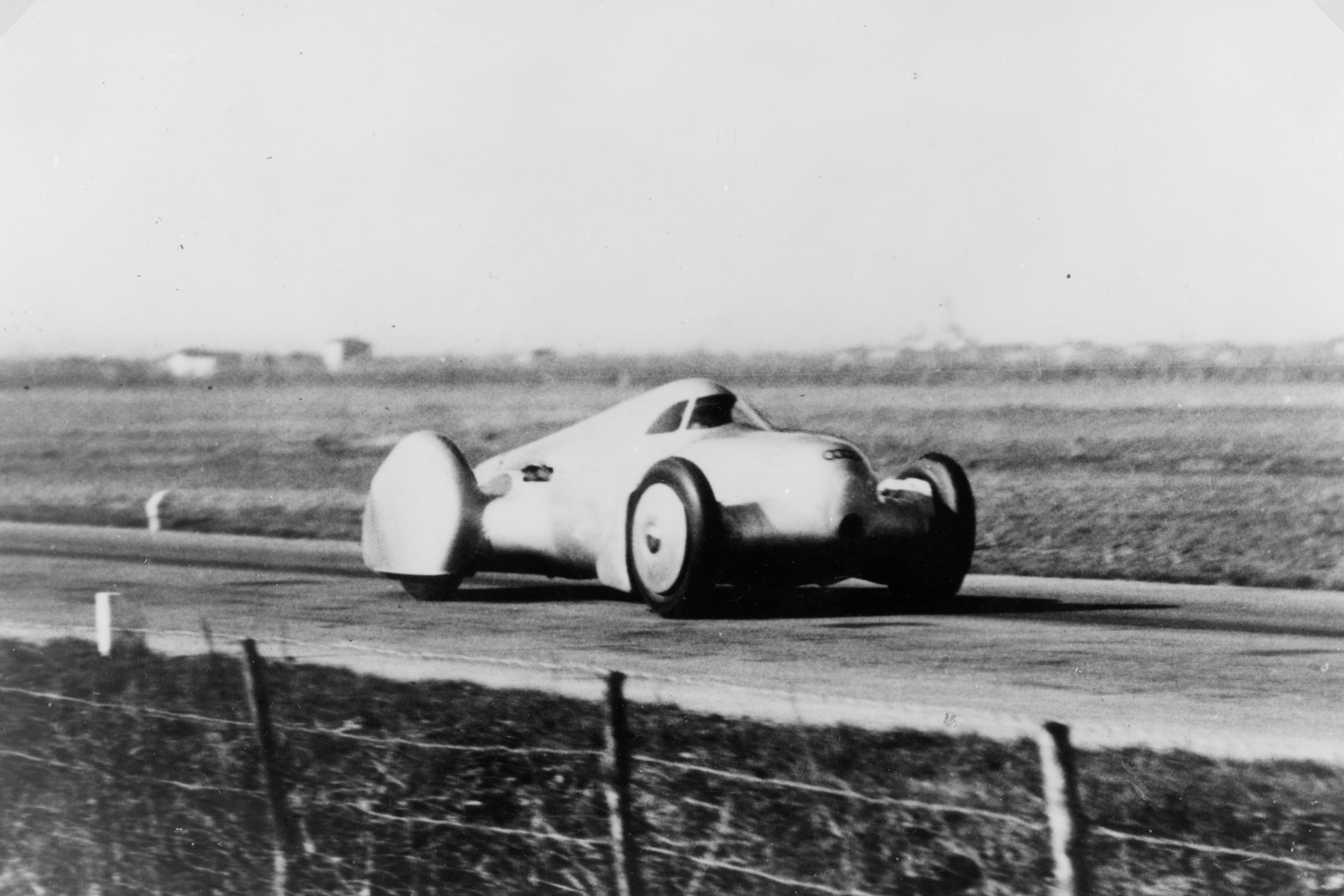 Audi remakes V16-powered Auto Union Lucca road racer