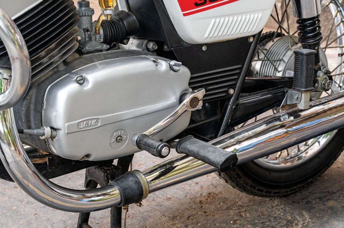 Yezdi-350-gear-lever