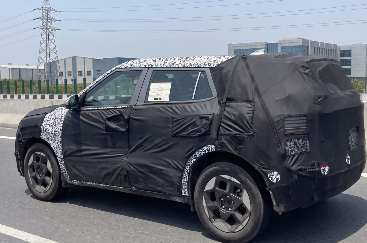Second-gen Kia Sonet spied again with new design details