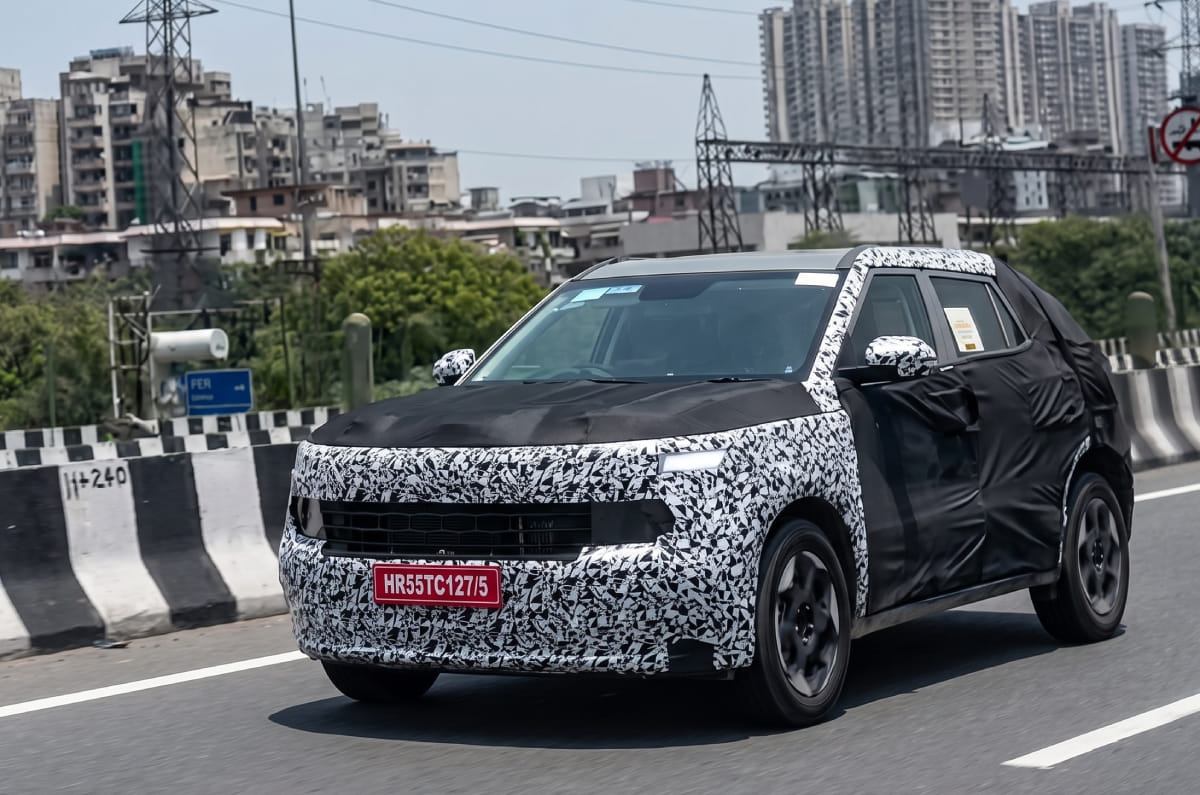 Second-gen Kia Sonet spied again with new design details