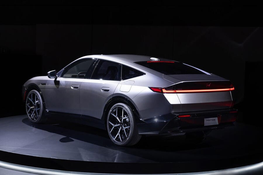 Honda unveils new hybrid sedan prototype