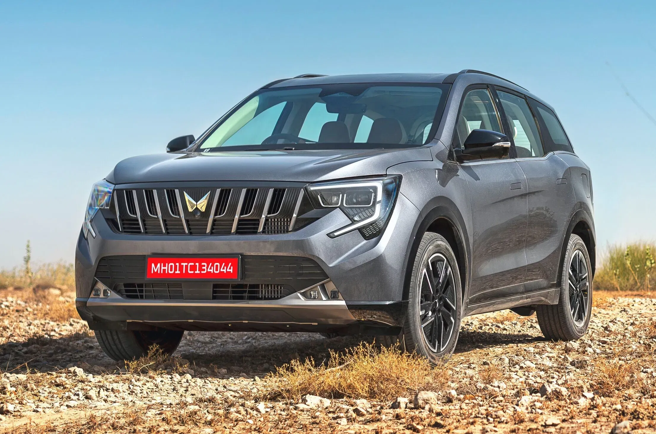 Top Five three-row SUVs under Rs 25 lakh 