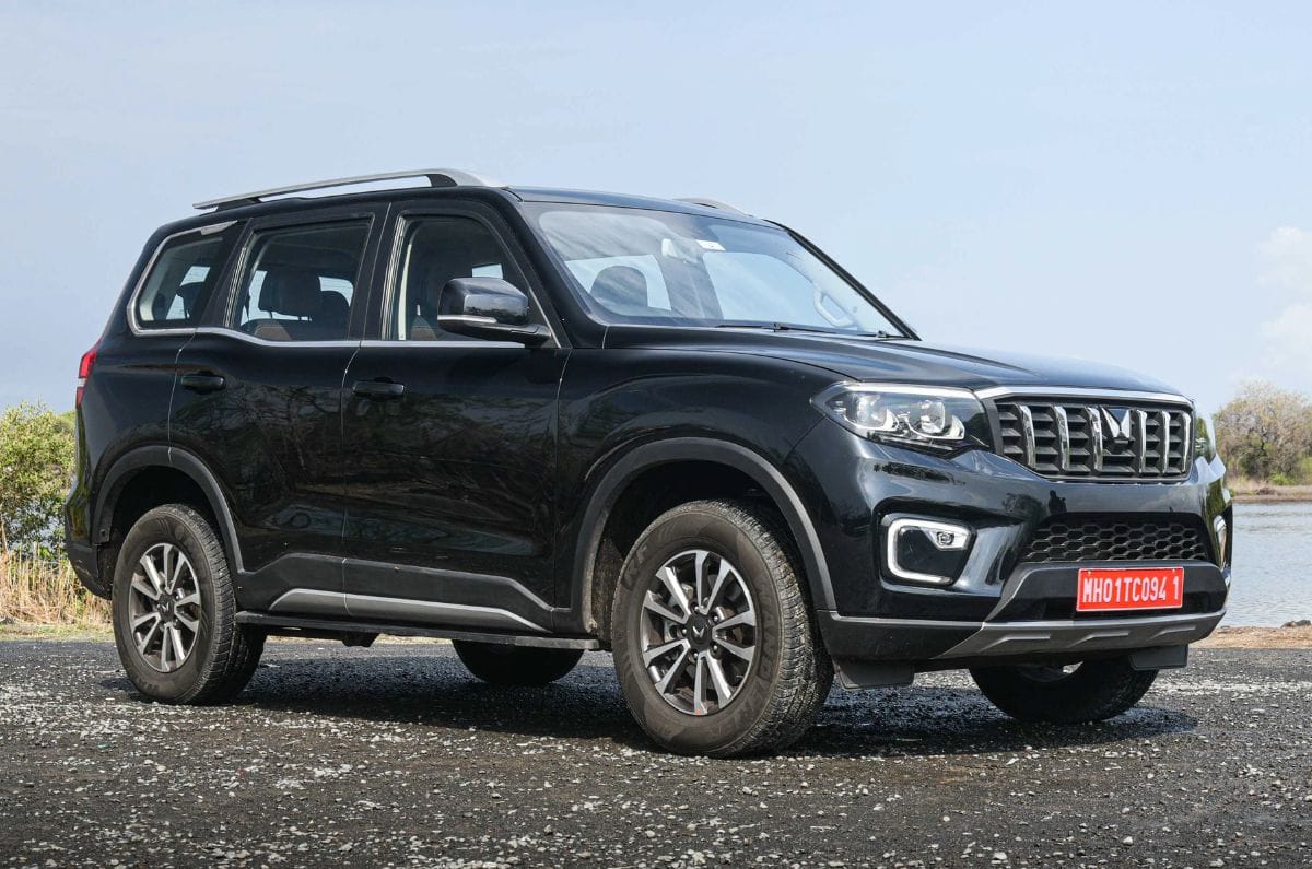 Top Five three-row SUVs under Rs 25 lakh 