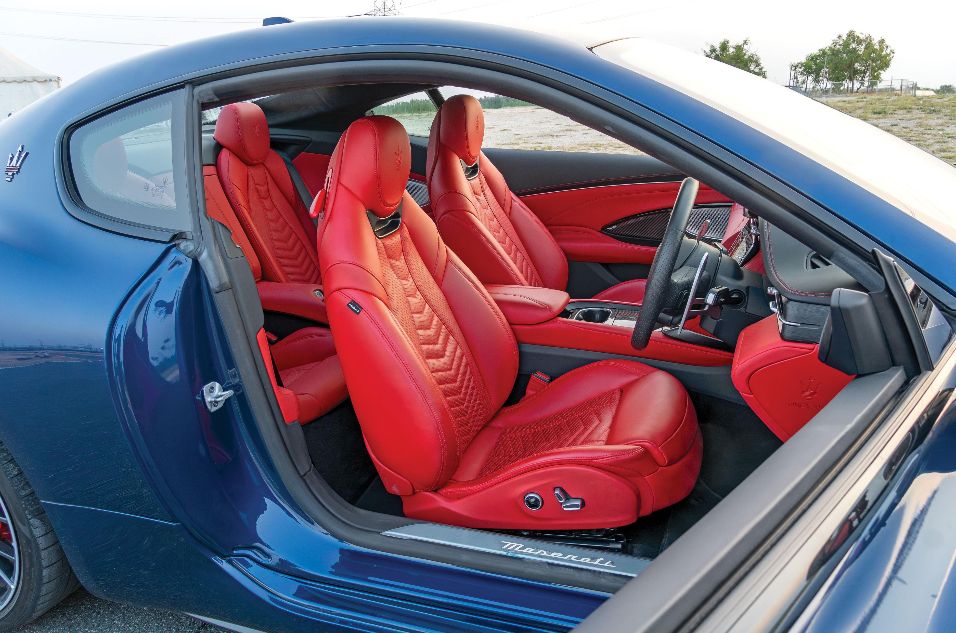 Maserati GranTurismo Trofeo front seats