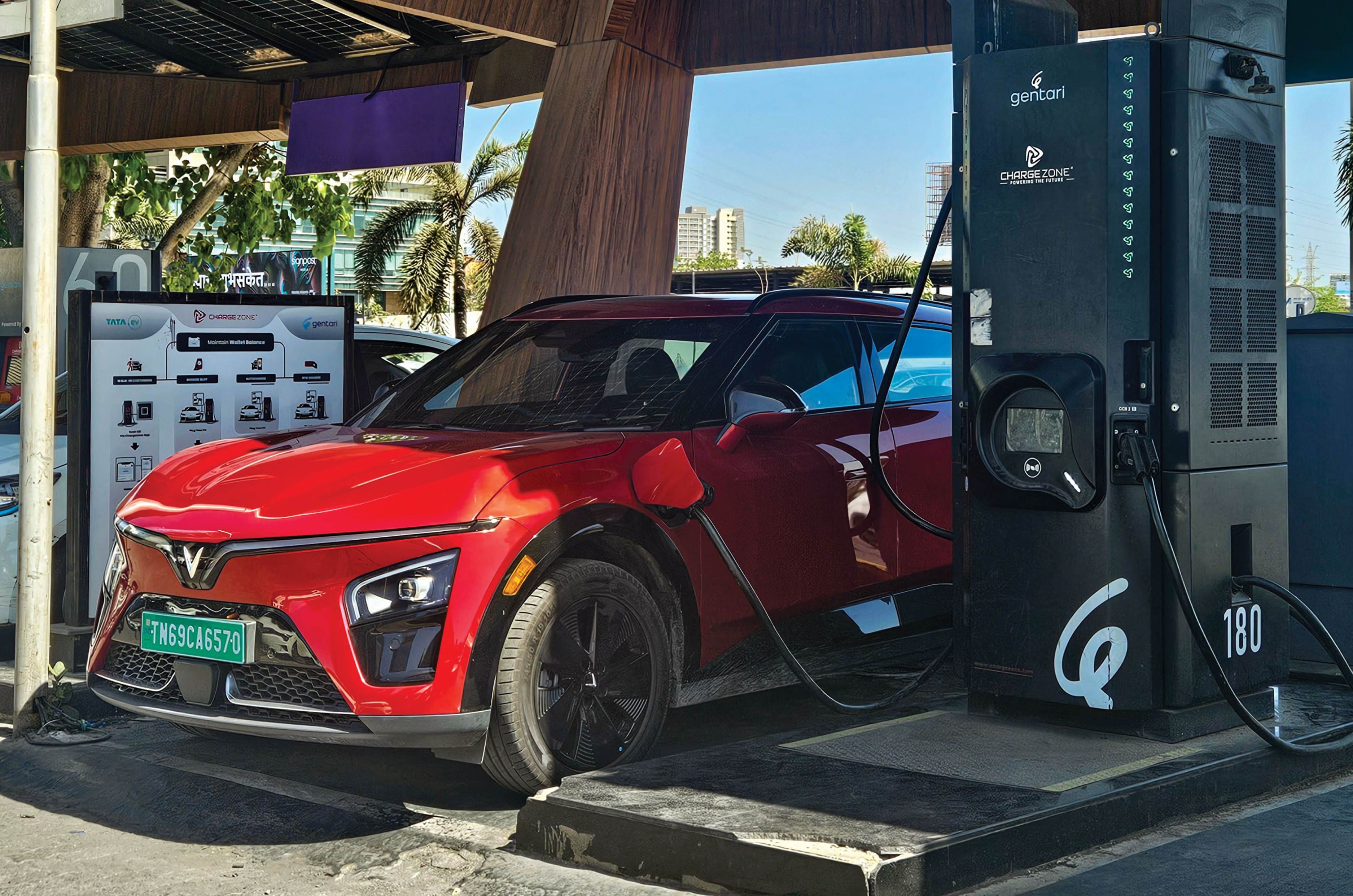 Vinfast VF7 Charging