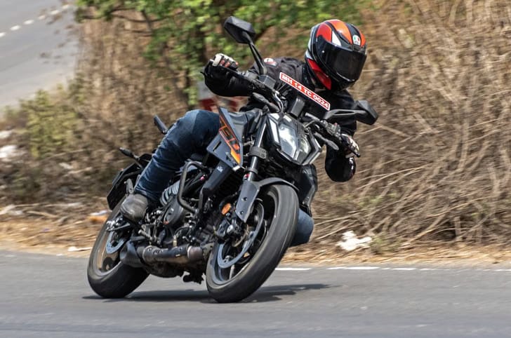 3 reasons to buy the 350cc KTM 390 Duke and 2 to skip it