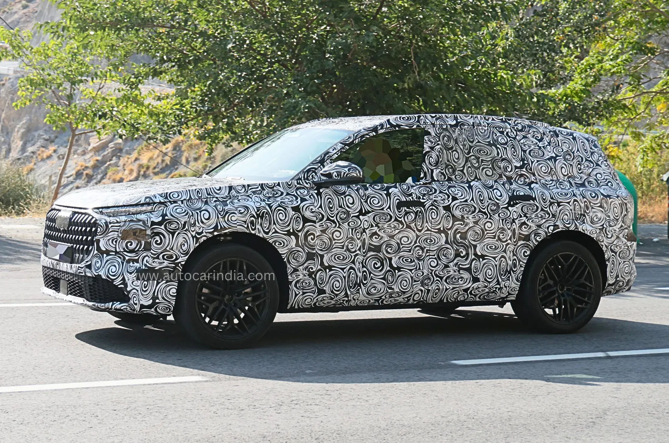Next-gen Audi Q7 teased ahead of debut this month