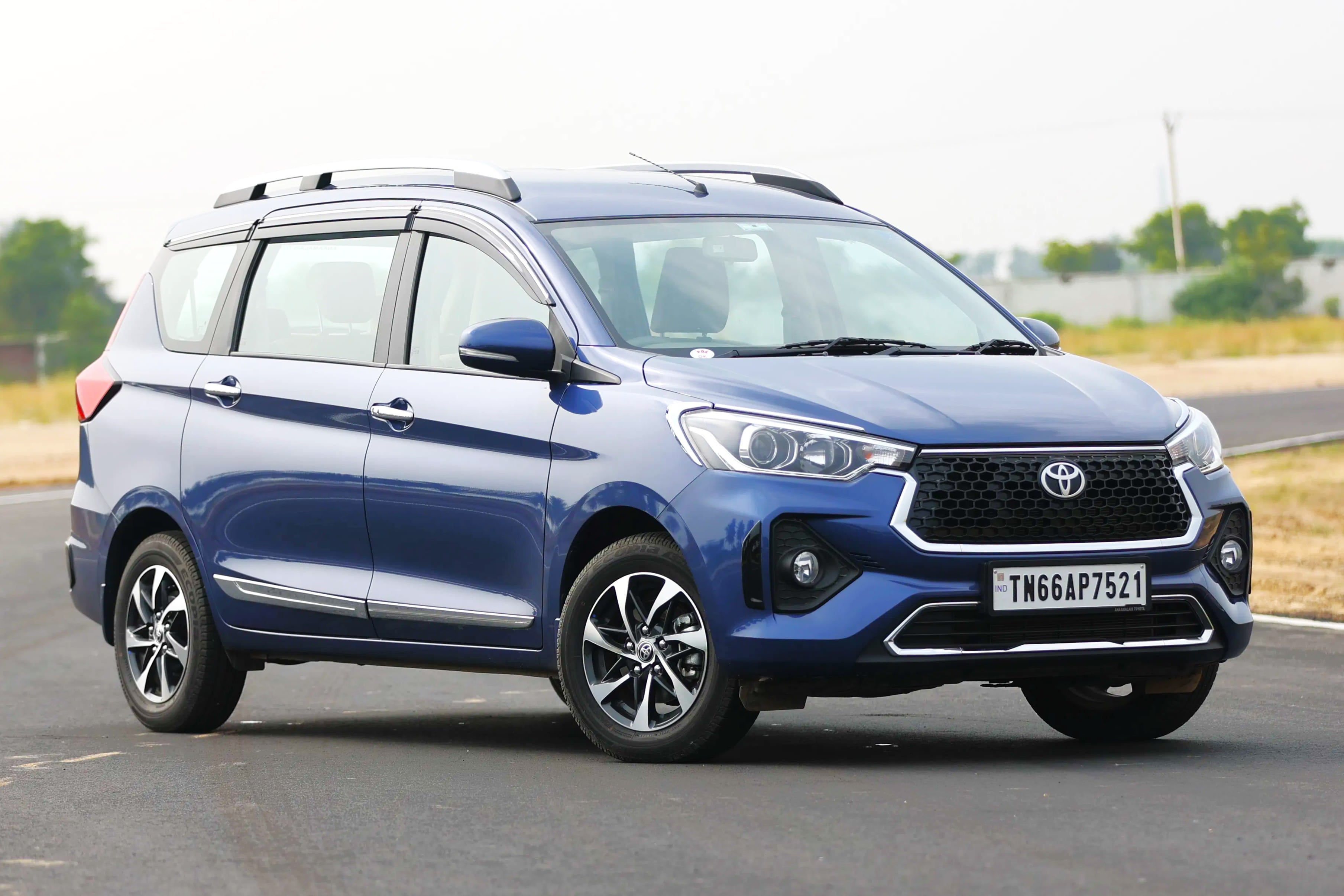 5 highest mileage petrol 7-seat cars as rated by ARAI