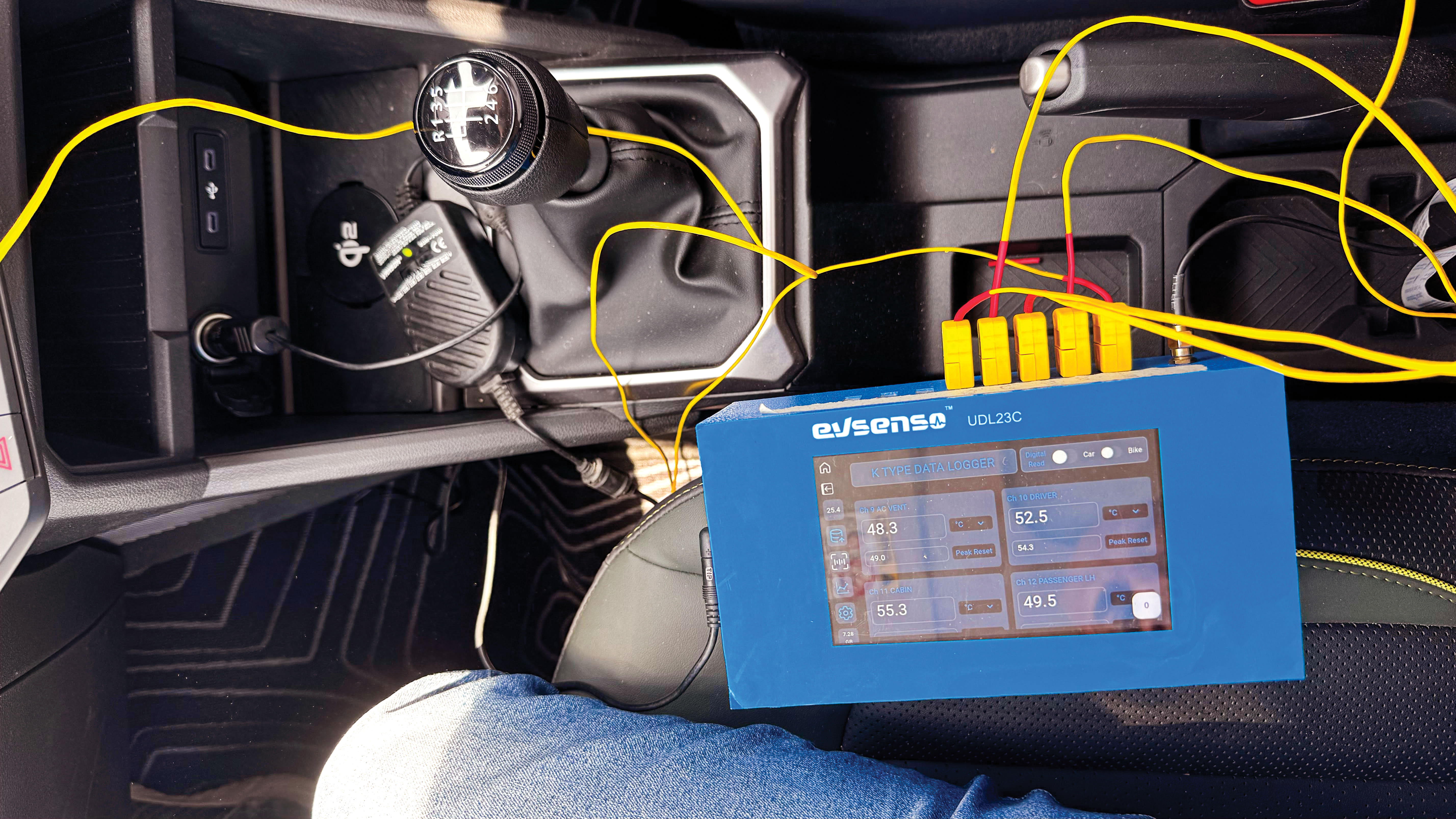 Compact SUV AC performance testing using thermocouple sensors