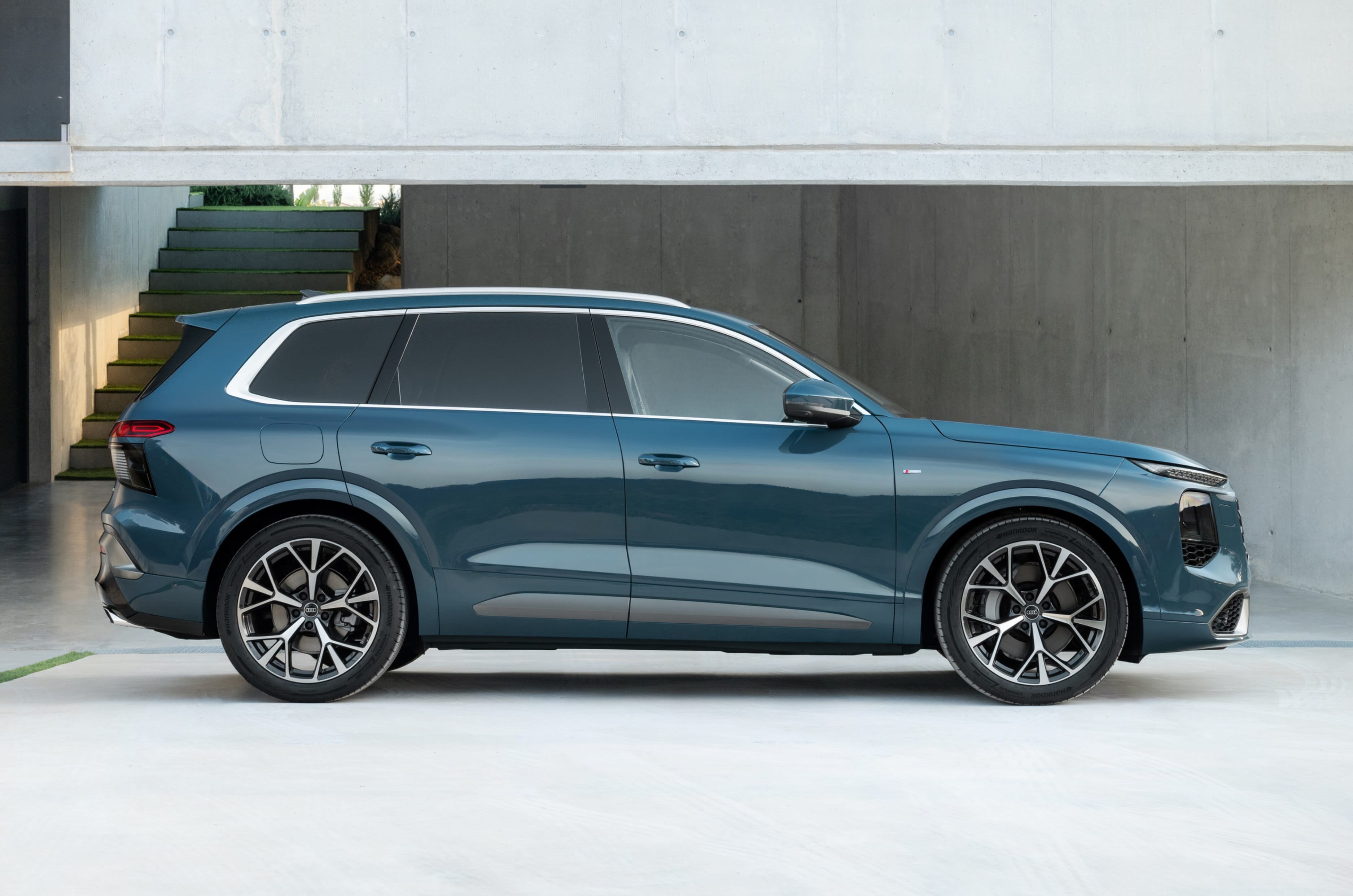 Audi reveals new-gen Q7, gets 3 seating configurations