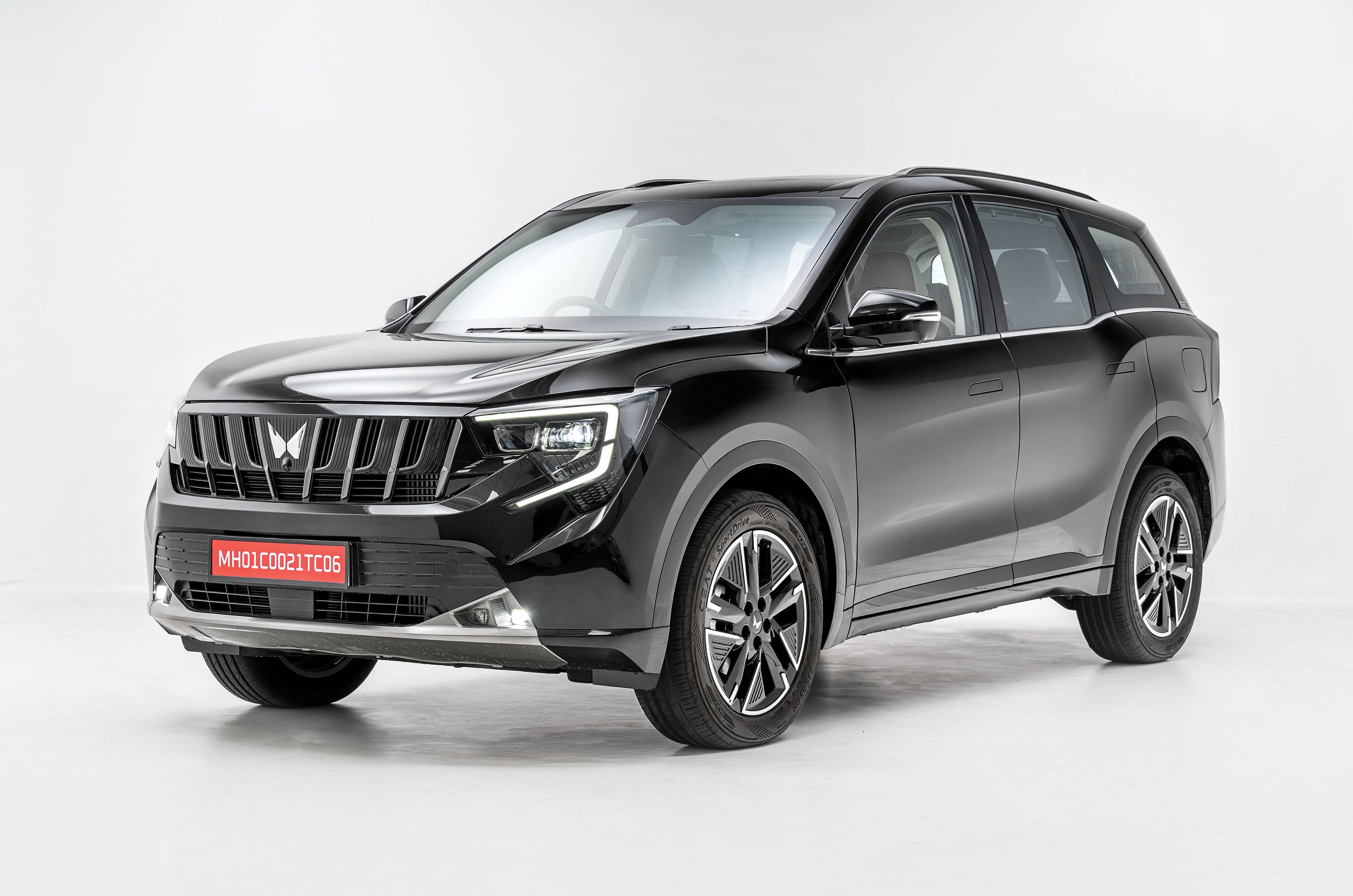 Mahindra XUV 7XO exterior