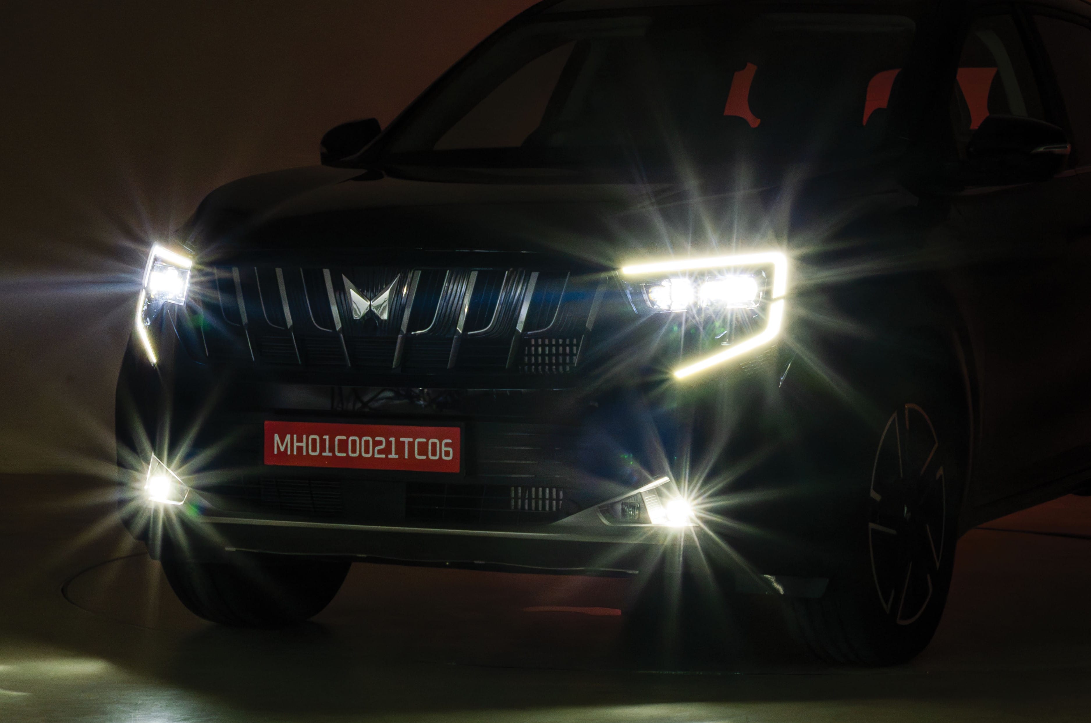 Mahindra XUV 7XO lights