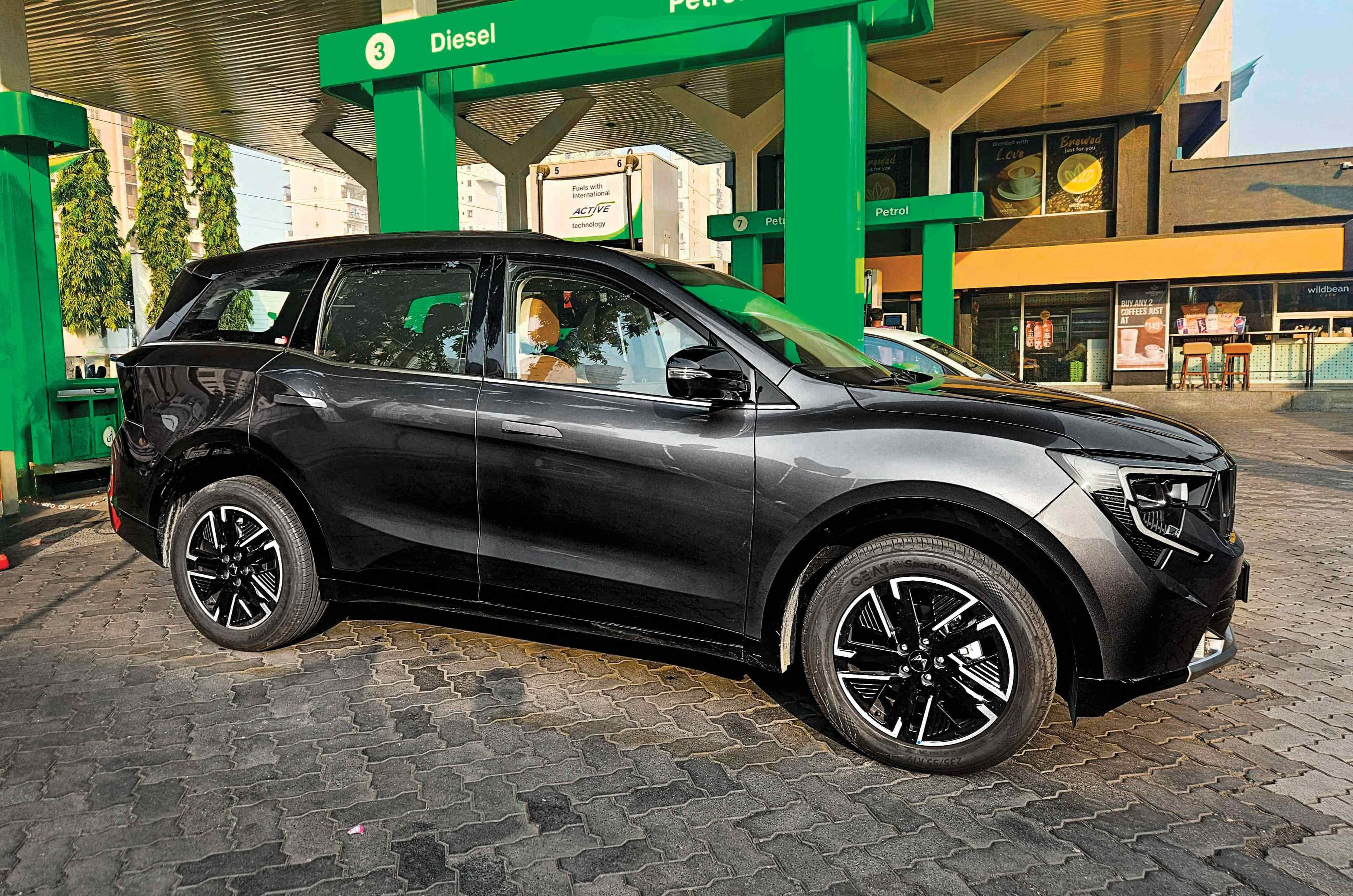 Mahindra XUV 7XO side profile