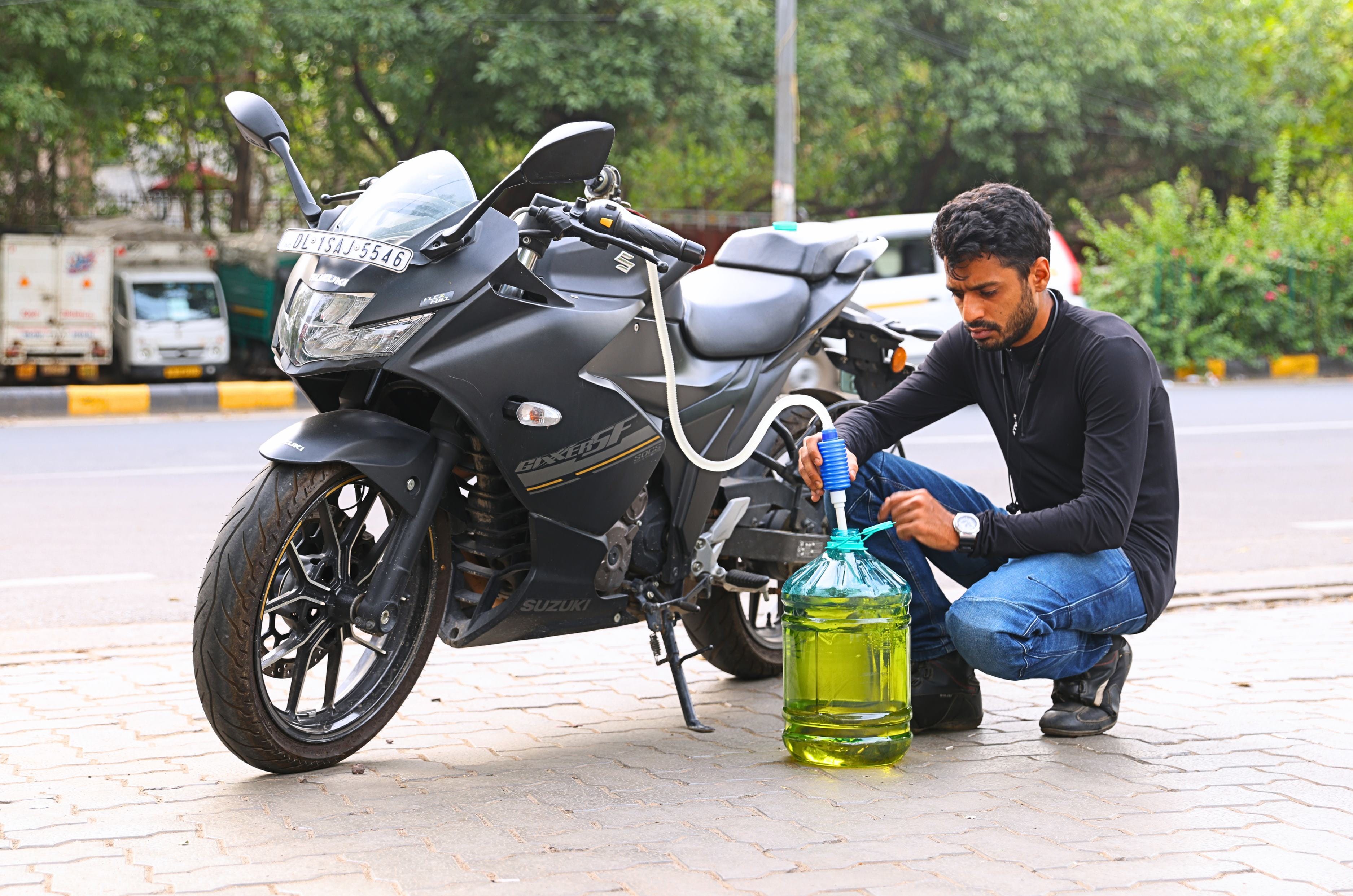 Suzuki Gixxer SF 250 flex fuel tank being drained
