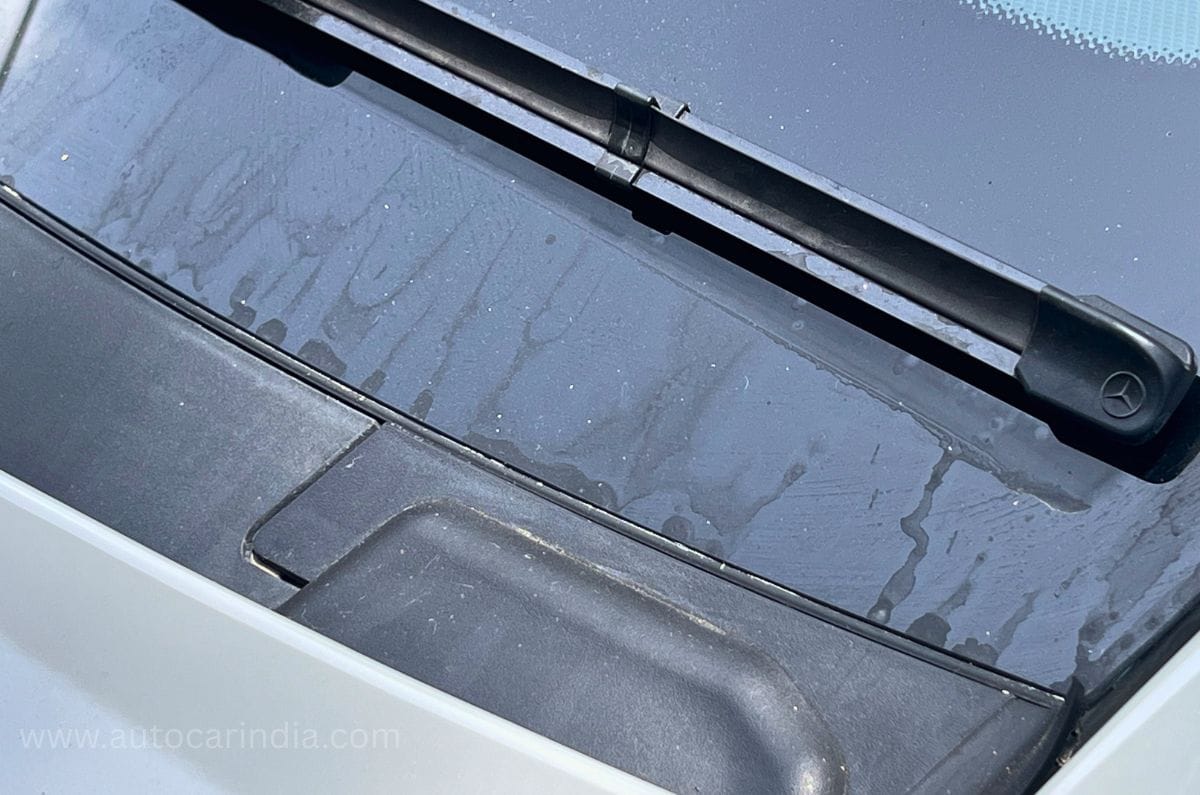 Mercedes-Benz V-Class windscreen