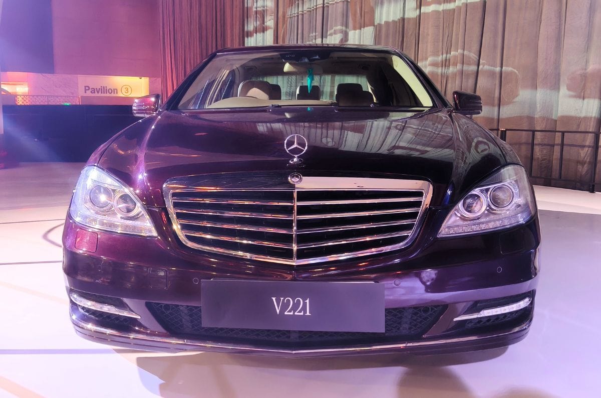 Mercedes showcases seven generations of S-Class in stunning display