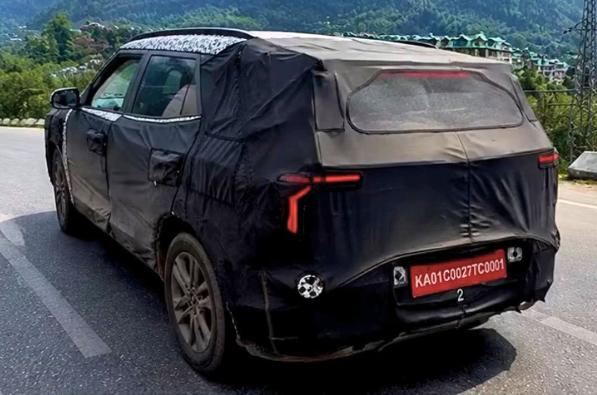 Second-generation Kia Sonet spied in India