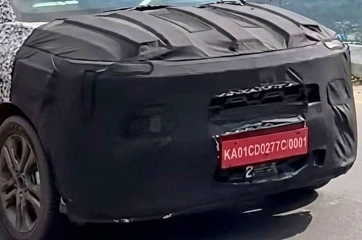 Second-generation Kia Sonet spied in India
