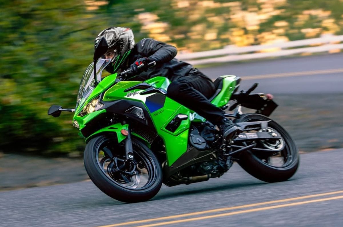 Kawasaki Ninja 500 left side cornering shot on road