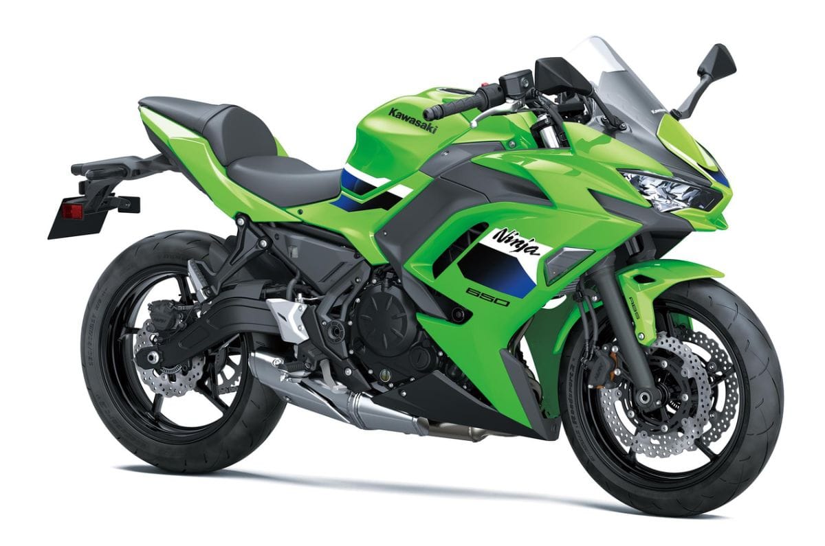 Kawasaki Ninja 650 front right side static in studio