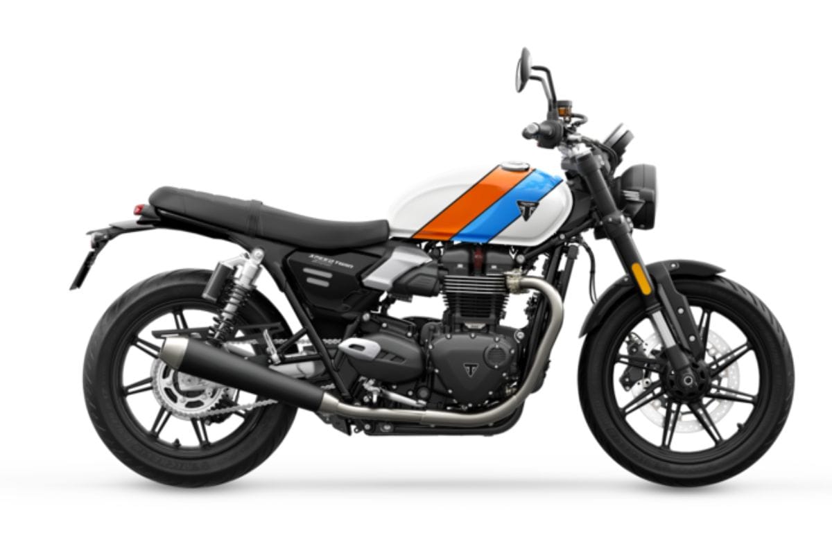 Triumph Speed Twin 900 right side profile static in studio