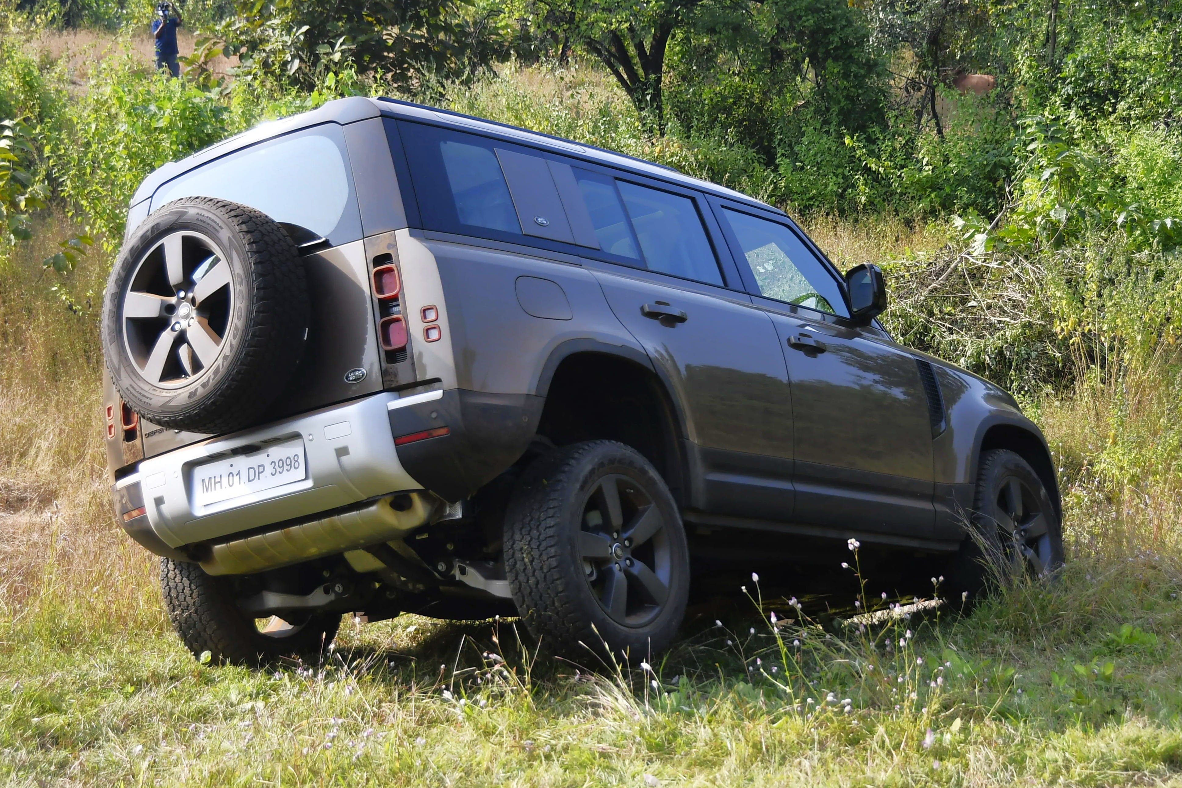 Baby Defender to offer hybrid and electric powertrains