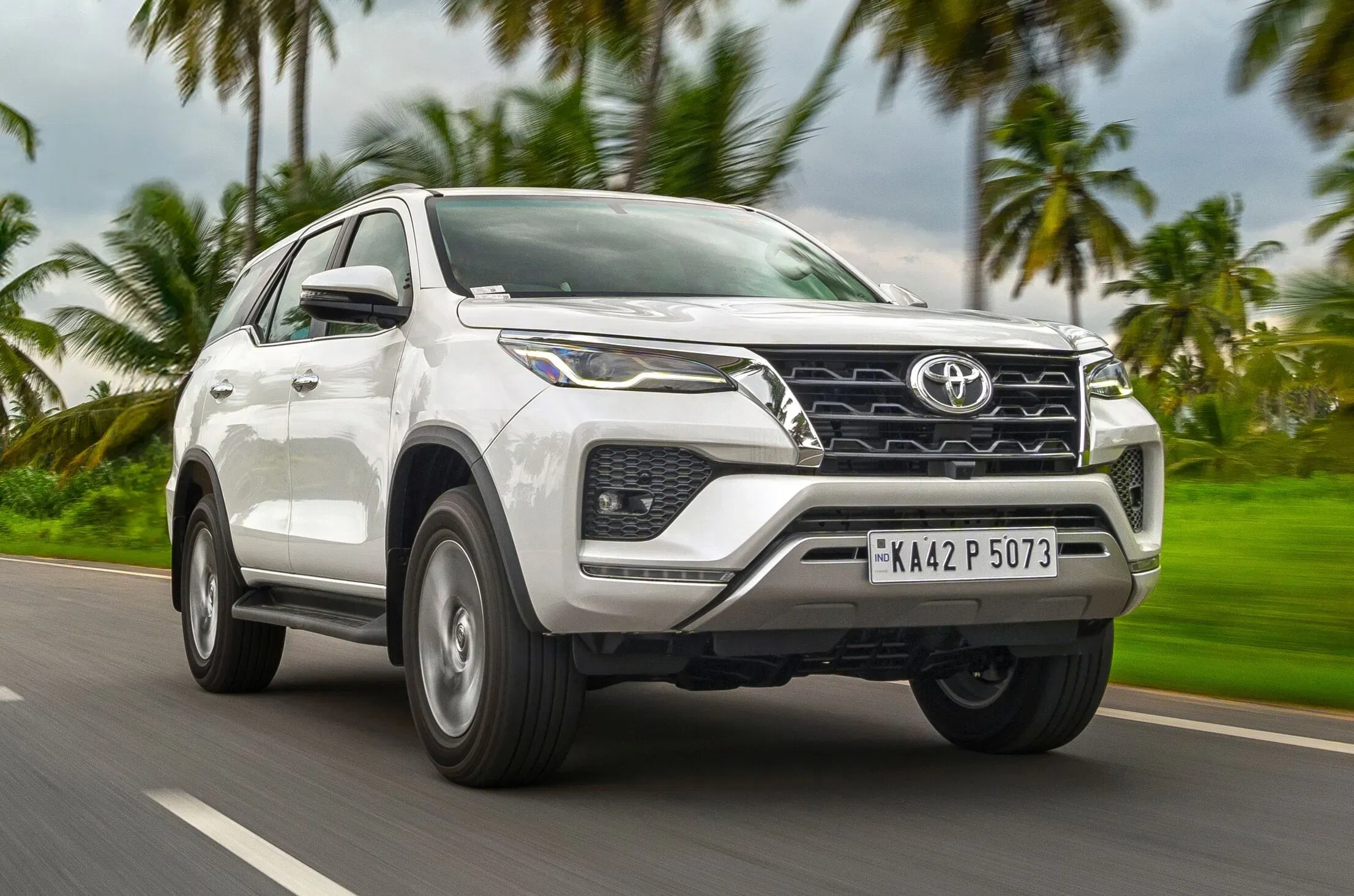 Best three-row executive SUVs under Rs 50 lakh