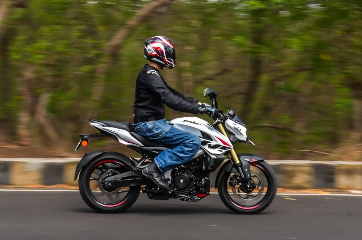 Bajaj Pulsar NS400Z right side profile riding shot in field
