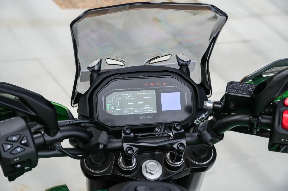 Bajaj Dominar 400 display