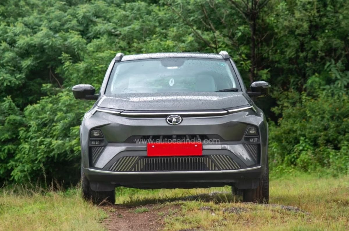 June 2026 EV sales: total monthly sales cross 30,000 units for the first time