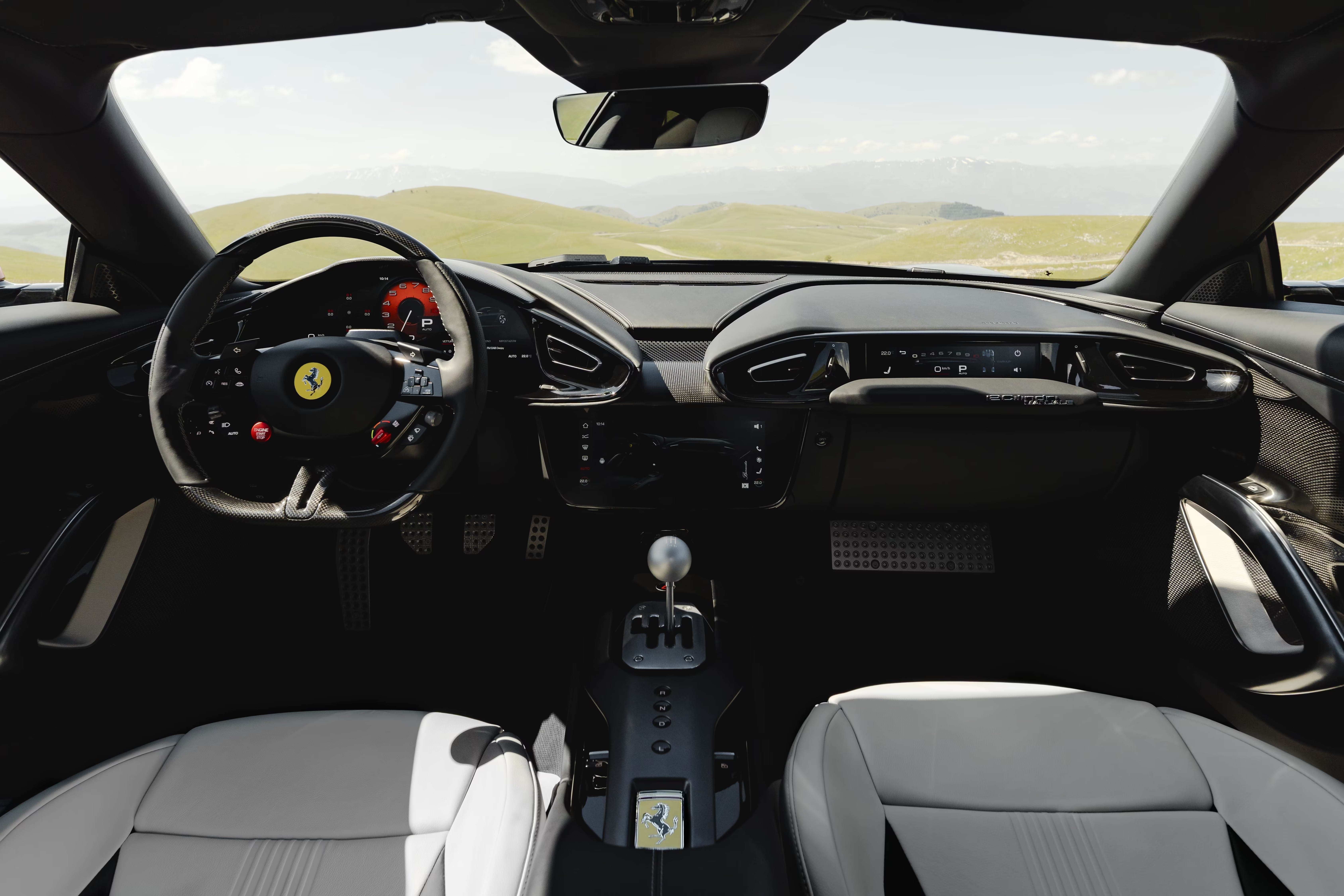 Ferrari 12Cilindri Manuale revealed with simulated manual gearbox