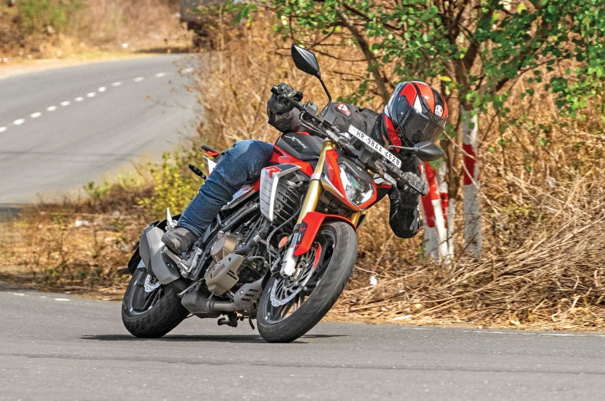 Hero Xtreme 250R front right side corner shot on road