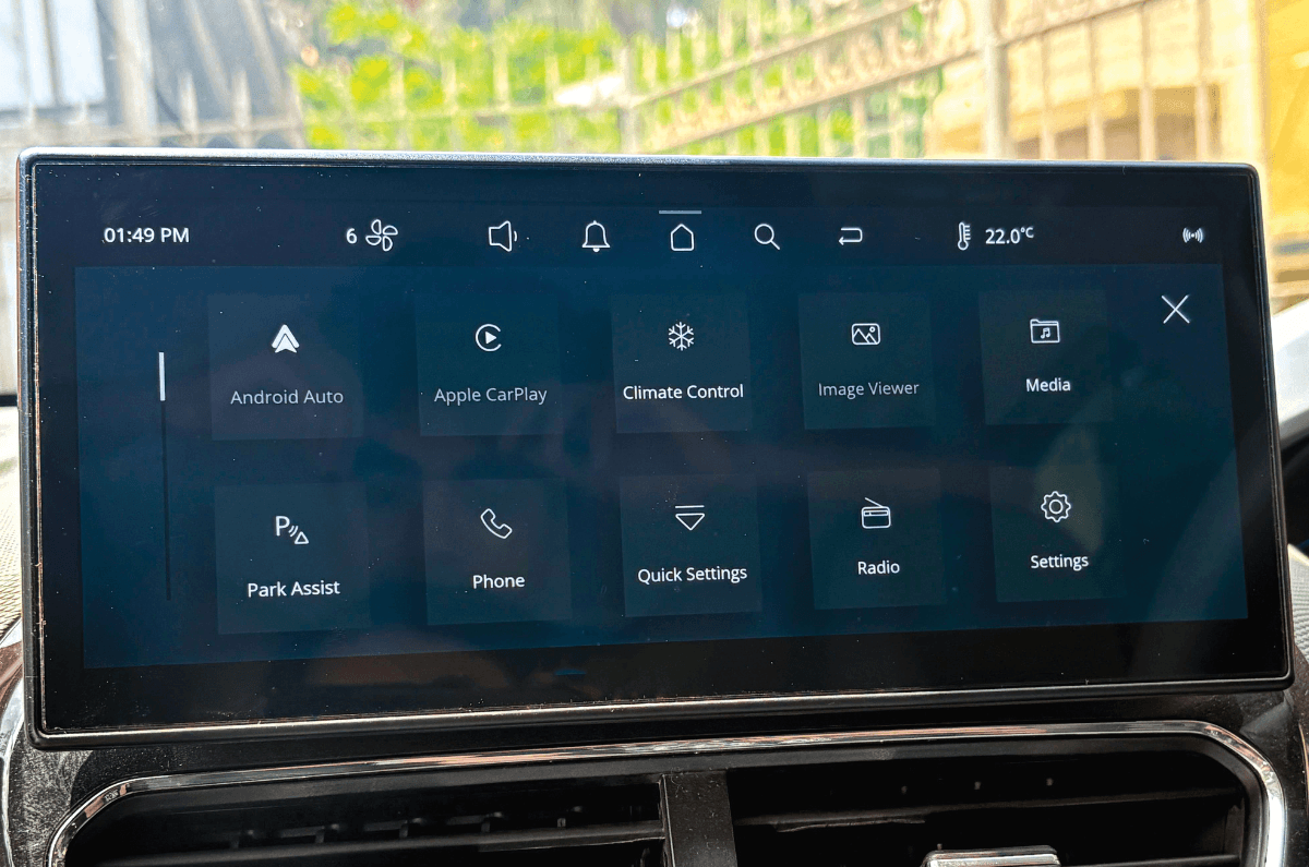 Pre-facelfit Tata Tiago EV toushcscreen