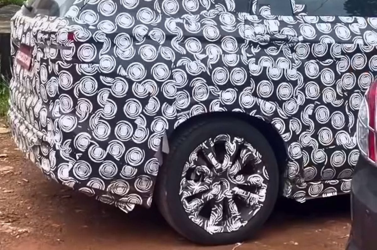 Toyota Innova Hycross facelift spied for the first time