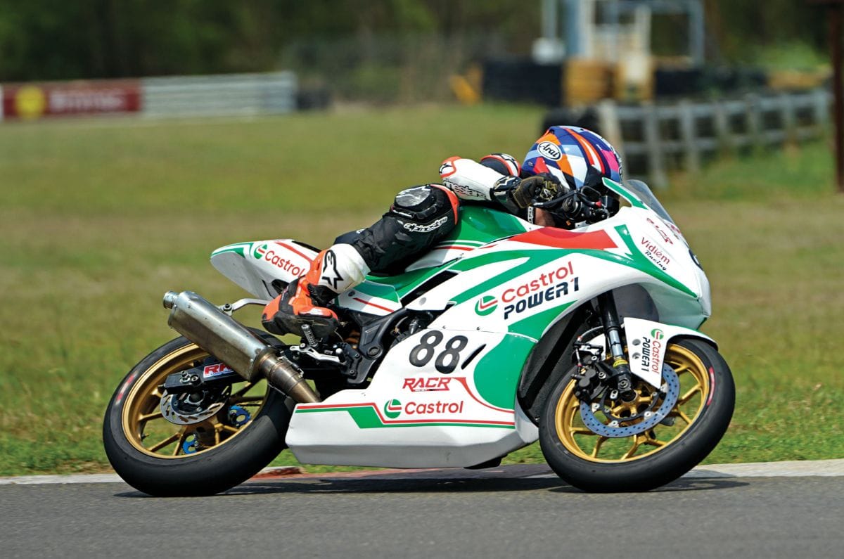Pro-Stock Yamaha R3 Race bike: Giant Killer
