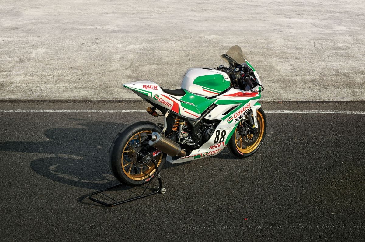 Pro-Stock Yamaha R3 Race bike: Giant Killer