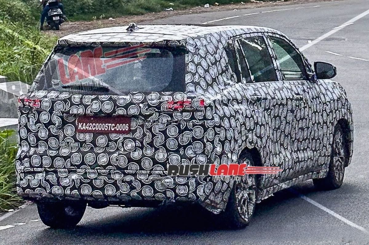Toyota Innova Hycross facelift spied with revamped fascia