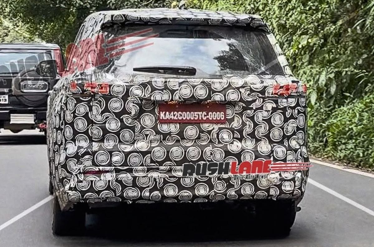 Toyota Innova Hycross facelift spied with revamped fascia