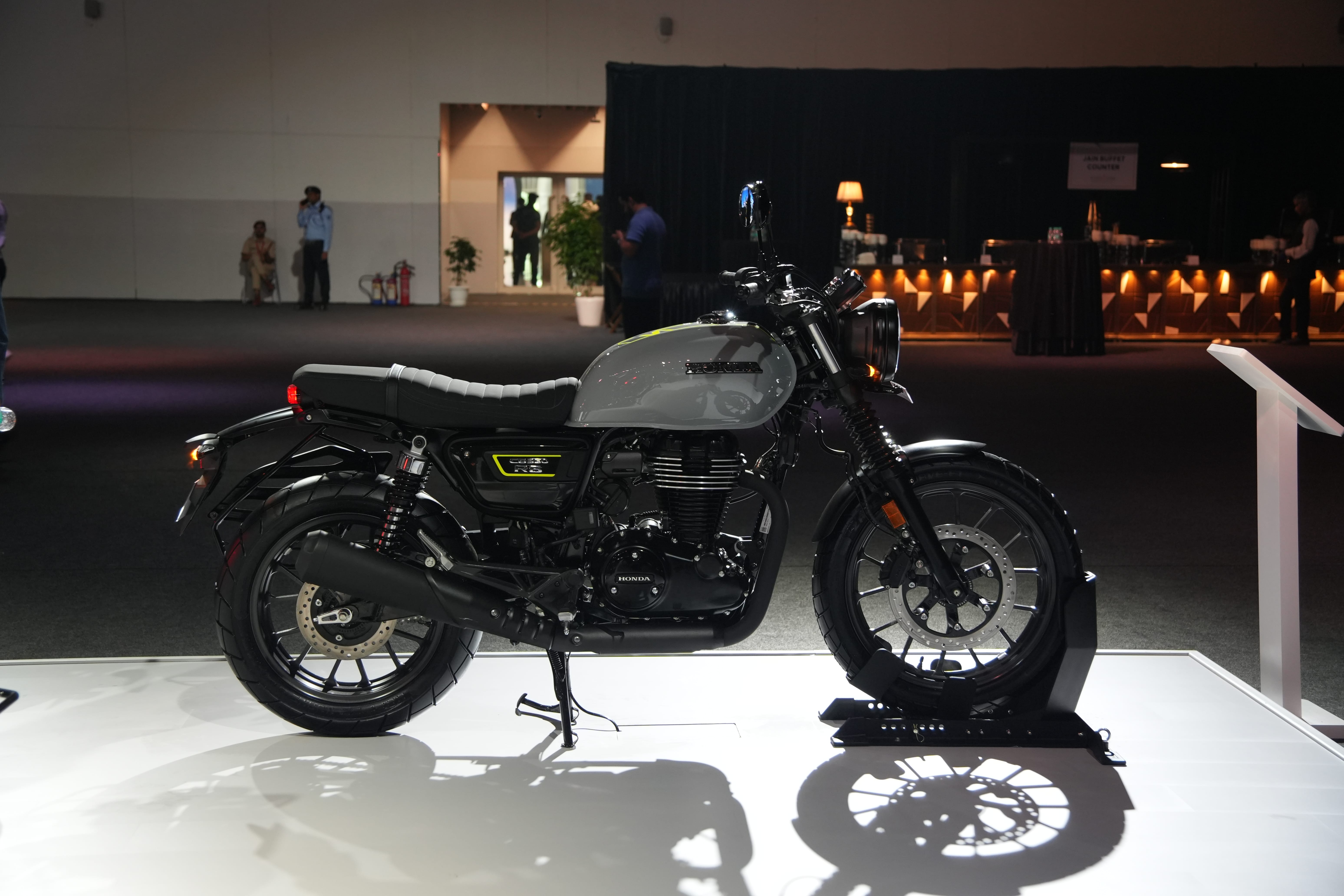 Honda CB350 lineup updated with fresh colours