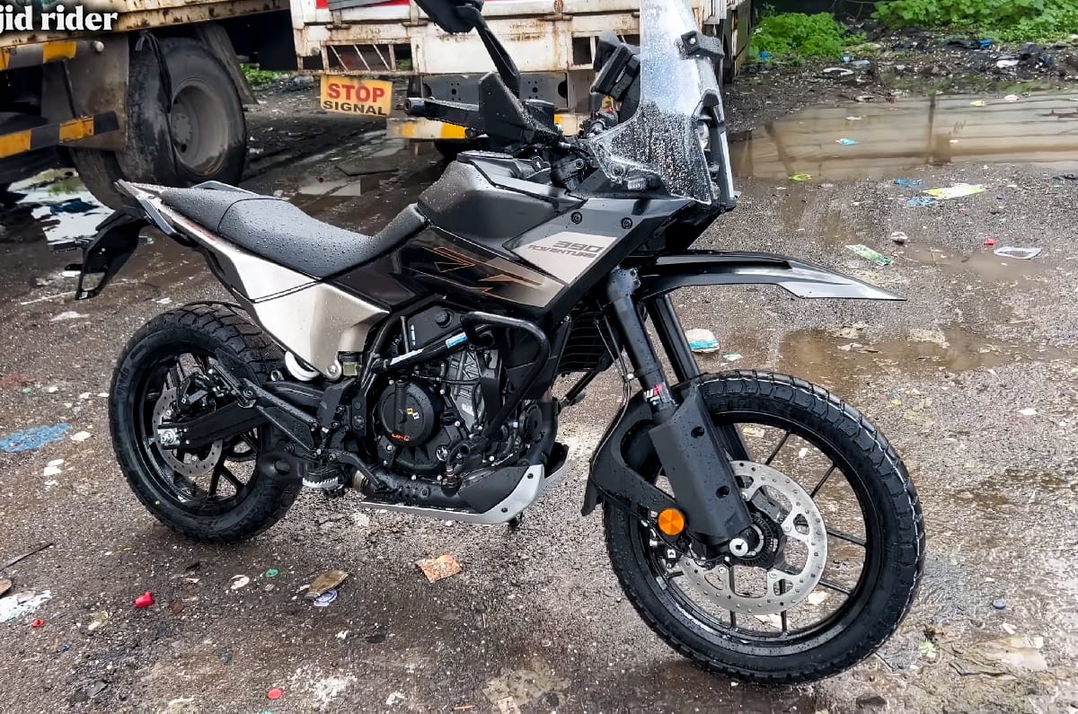 350cc KTM 390 Adventure new black colour spotted ahead of debut