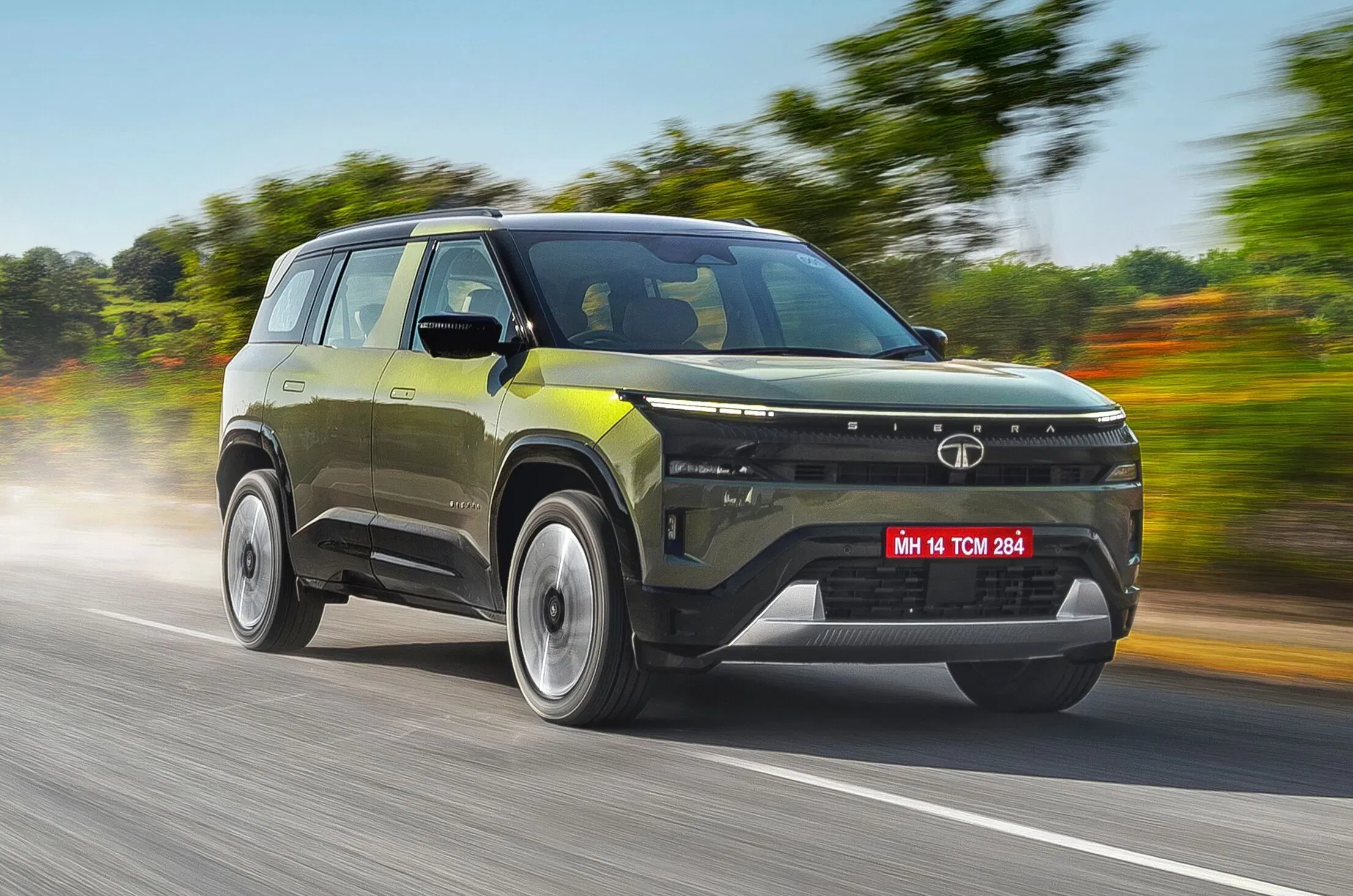 Top Five diesel-automatic midsize SUVs under Rs 25 lakh ranked