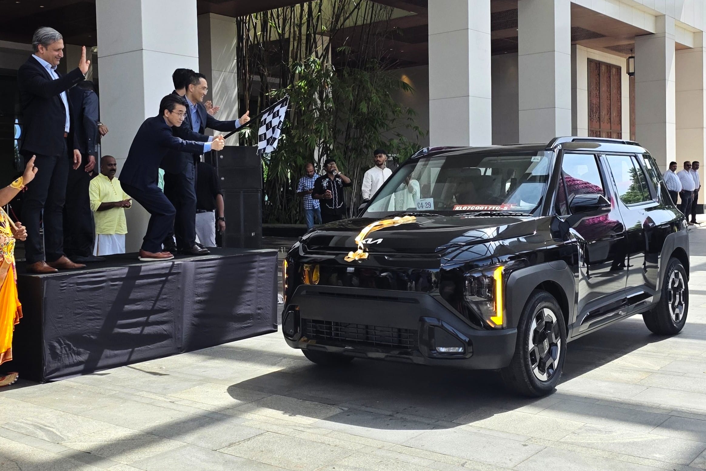 Kia dealer sets national record delivering 150 Syros EVs in one day