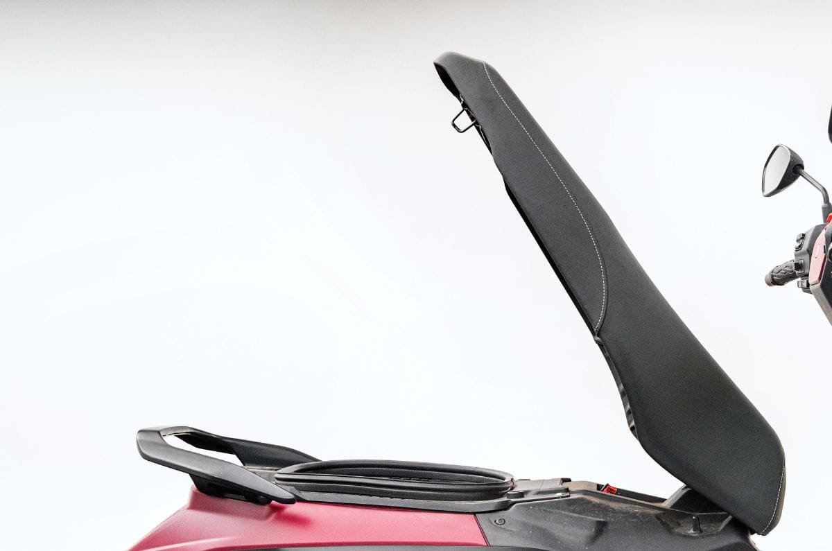 Suzuki e-Access seat open