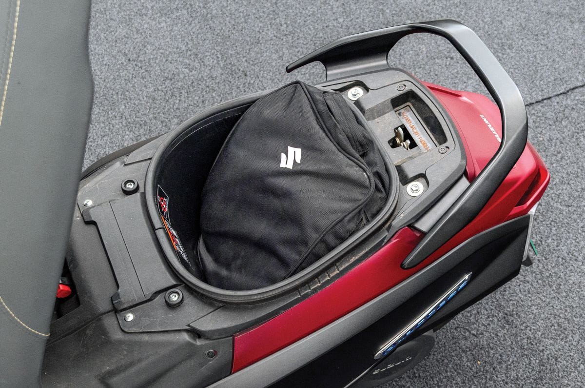 Suzuki e-Access boot