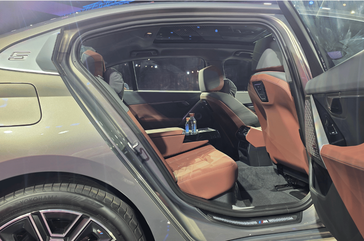 BMW i5 LWB interior